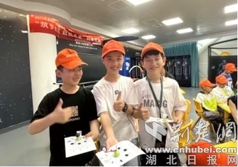 南阳学子走进襄阳科技馆 在“新时代科普小先生”实践中点燃科学梦想
