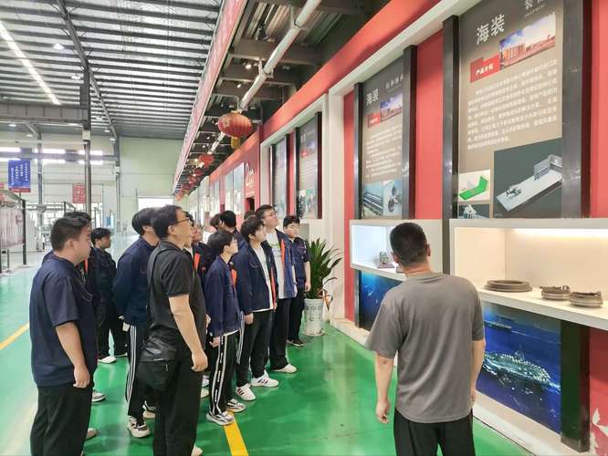 智能制造学院组织学生赴企业参观交流——襄阳科技职业学院深化产教融合实践