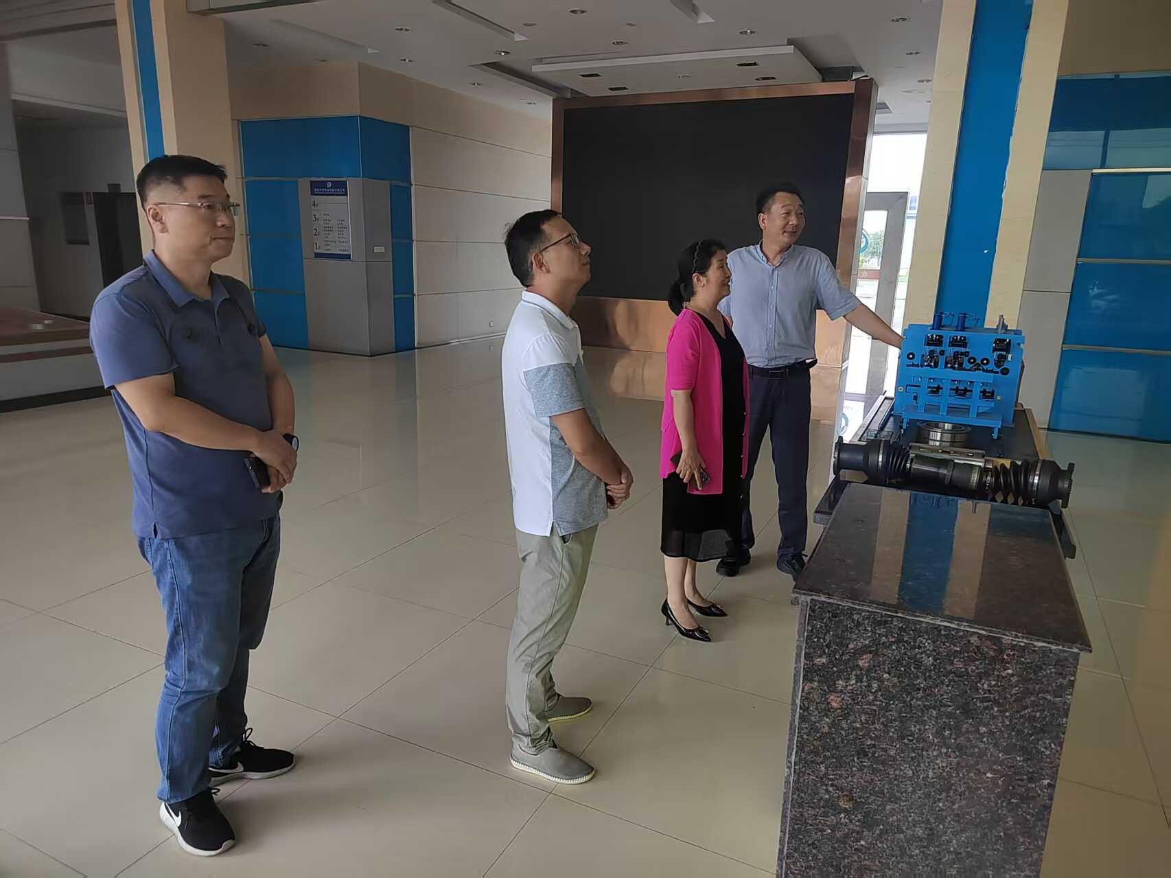 襄阳市侨联深入绿鑫生态农业与宇清科技走访调研，助力科技与产业融合发展